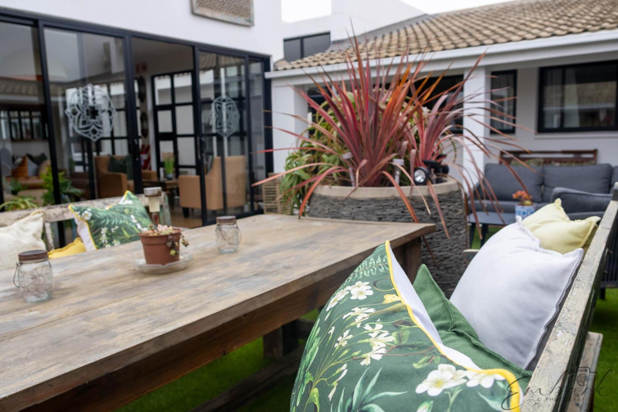 The Rez Guesthouse Walvis Bay Exterior photo